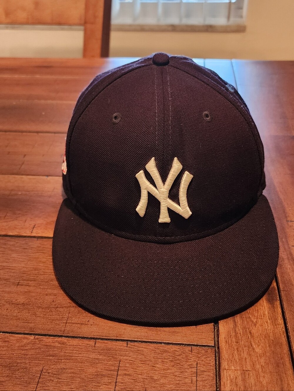 New York Yankees M-L blue 100%wool bat and hat emblem new era snap close 9fifty